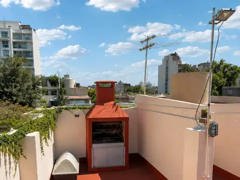 Hungria 1100, Piso PB