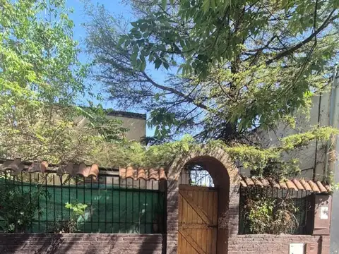 Avenida Mariano Moreno 100