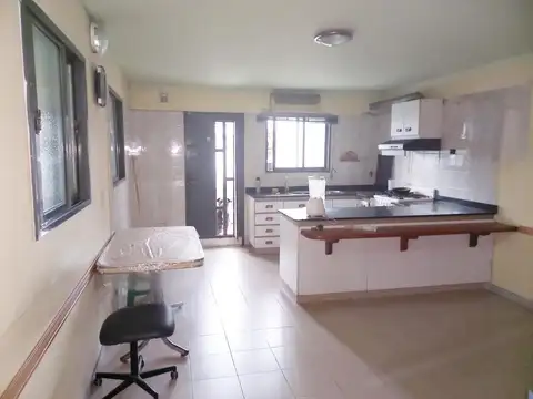 Departamento en Alquiler en Pompeya, $ 800.000