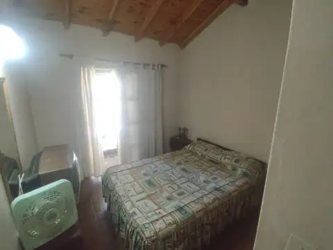426 - SAN BERNARDO: DUPLEX CON 2 DORMITORIOS EN ZONA RESIDENCIAL + COCHERA + AL FRENTE + WIFI