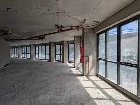 Oficina en Venta con 36 cocheras