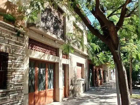 Casa en VENTA VILLA RIACHUELO / LUGANO En 2 Plantas 5 ambientes A REFACCIONAR A 2 Cuadras de Av...