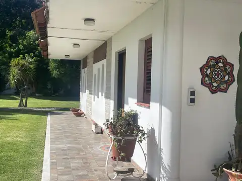Casa 5 ambientes con 3 baños
