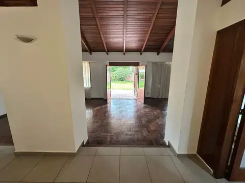 Casa 10 ambientes con 4 baños