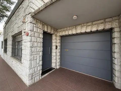 Casa en Hipolito Yrigoyen 523 e/Oliver y Garibaldi
