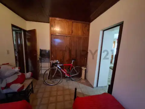 Casa 7 ambientes con 1 baño