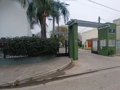 VENTA CASA 3 DORMITORIOS B° CERRADO LOS BOULEVARES