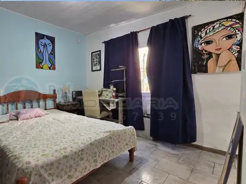 CASA CON LOCAL