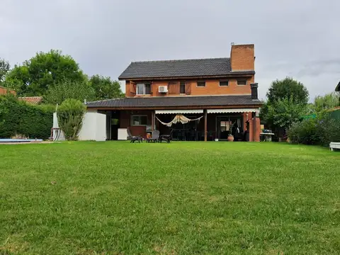 Casa 5 ambientes con 3 baños