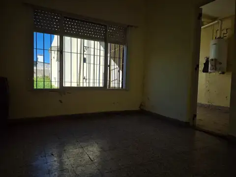CASA CON EXCELENTE UBICACION