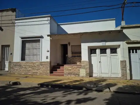 CASA CON EXCELENTE UBICACION