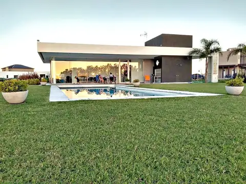 Casa en Venta en Horizontes al Sur, USD 320.000