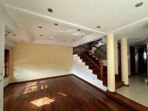 Casa 6 ambientes con 3 baños