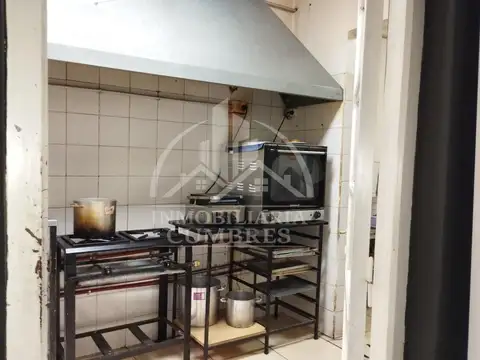 CASA EN VENTA CON LOCAL COMERCIAL- MACROCENTRO