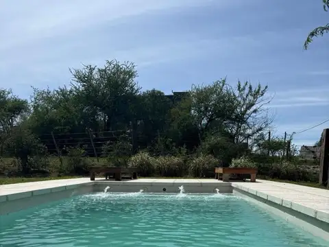 VENTA CASA 2 DORMITORIOS PILETA LA GRANJA CÓRDOBA