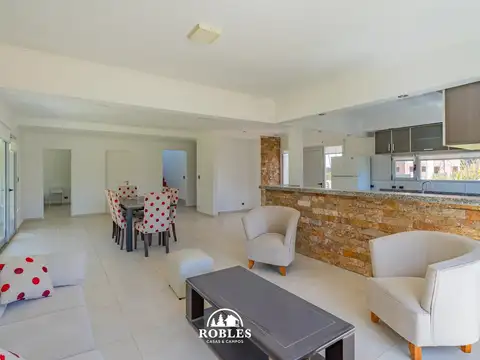 Casa 4 ambientes con 3 baños