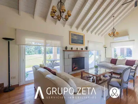 Casa en Venta con 3 cocheras