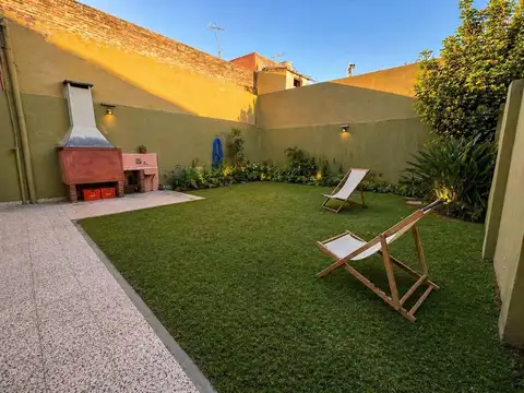 VENTA DE CASA 5 AMBIENTES COCHERA TERRAZA JARDIN