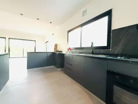 CASA EN VENTA EN SANTA ELENA - PILAR DEL ESTE