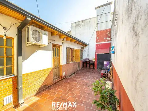 VENTA AMPLIA CASA PH DE DOS DORMITORIOS