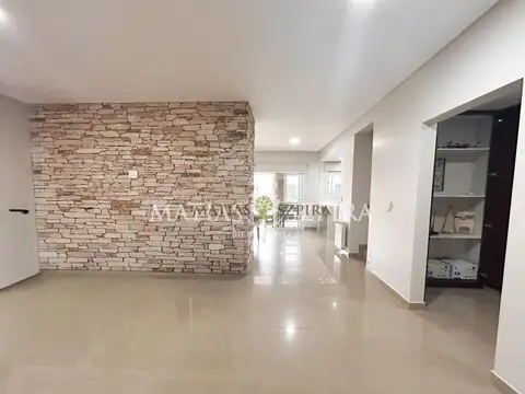 Casa 5 ambientes con 4 baños
