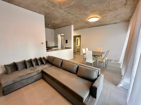 Casa en Alquiler con 2 cocheras