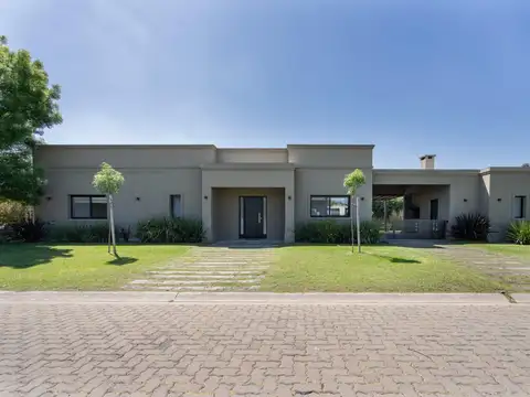 Alquiler Casa 5 ambientes en Barrio Privado Valdevez en una planta