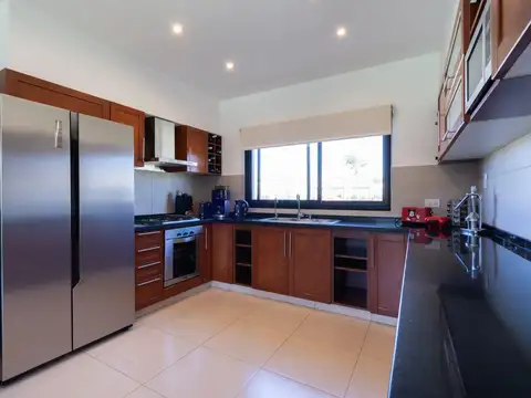 Alquiler Casa 5 ambientes en Barrio Privado Valdevez en una planta