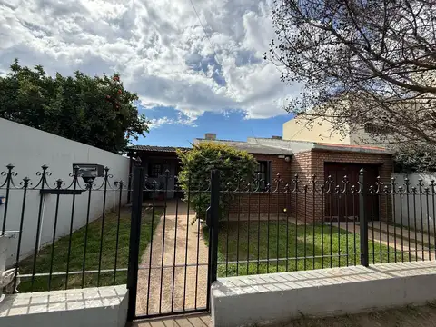 SE VENDE CASA ALTO ALBERDI 3 DORMI PATIO COCHERA