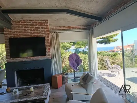 Casa en venta a 150m del mar en Punta Ballena