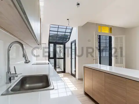 VENTA PH 4 AMBIENTES CON DEPENDENCIA TERRAZA Y PARRILLA EN CABALLITO RECICLADO A NUEVO