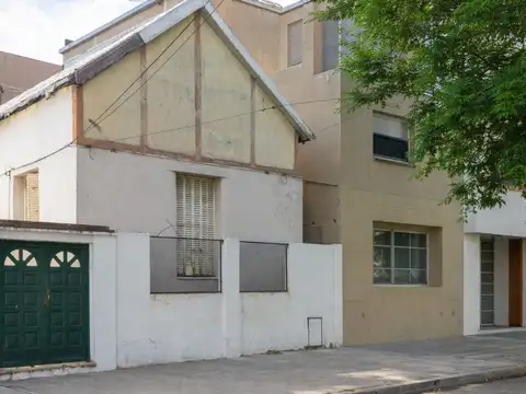 VENTA CASA EN VERSALLES SOBRE LOTE PROPIO