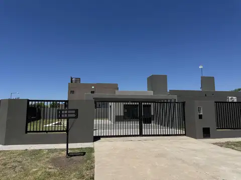 VENTA Funes Norte –Casa en Planta Baja con Piscina, 2 dormit