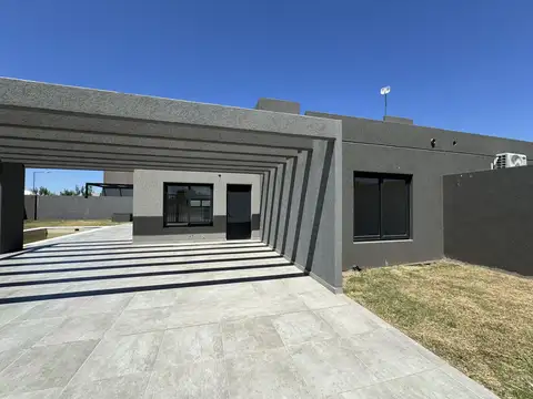 Garrone De Lago, Barrio Jardín - Funes Norte | Casa 2 Dormitorios.