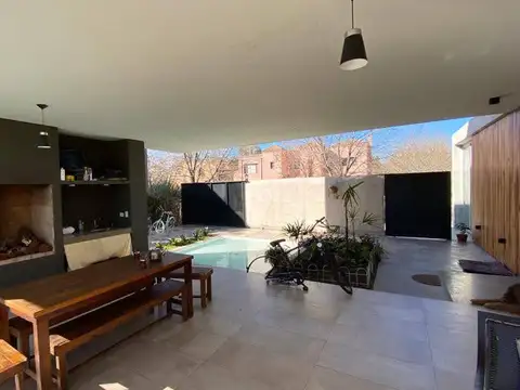 Casa 7 ambientes con 3 baños