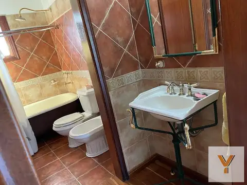 Casa en venta - 4 Dormitorios 3 Baños - Cocheras - 15.040Mts2 - Campos de Roca