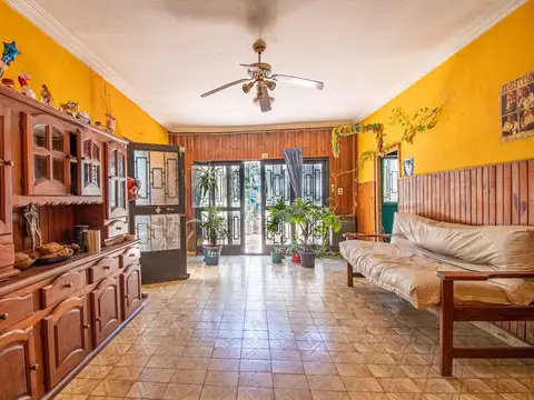 CASA EN VENTA 3 DORMITORIOS COCHERA ECHESORTU