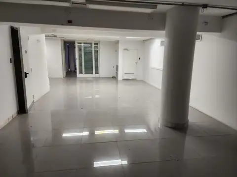 Local en Alquiler en Olivos, USD 6.200