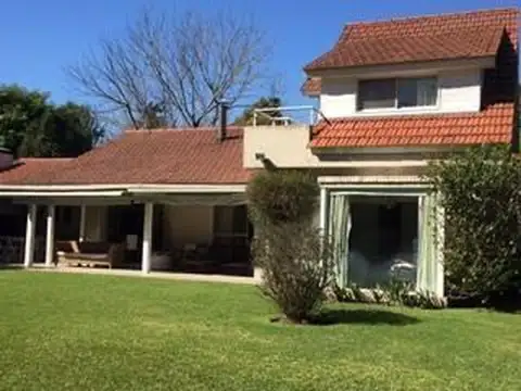 Casa Chalet  en Venta en San Carlos Country Club, Pablo Nogues, Malvinas Argentinas