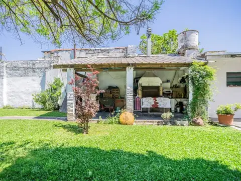 Casa. 4 amb. Galeria. Pileta. Terreno 45 mts