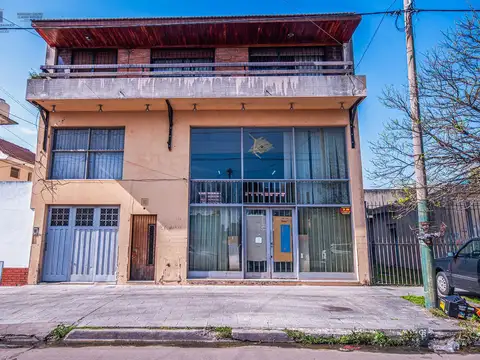 VENTA DE LOCAL COMERCIAL EN PH EN LOMAS DE ZAMORA.