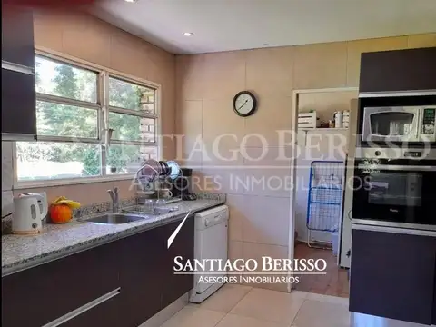 Casa 5 ambientes con 2 baños