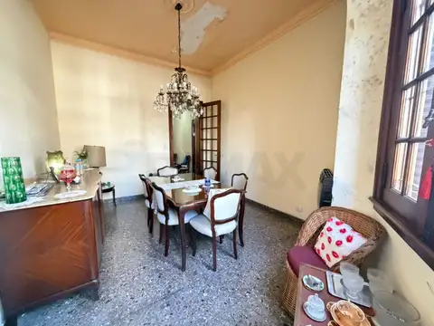 Casa 7 ambientes con 2 baños