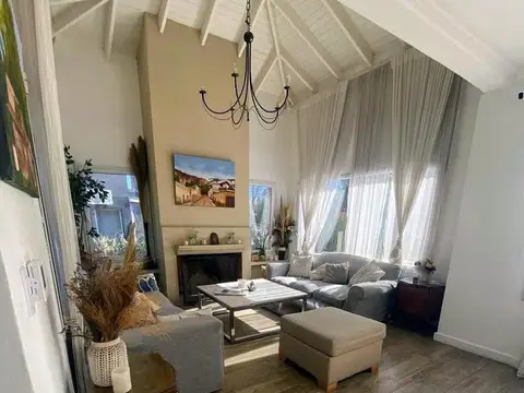 Casa 5 ambientes con 3 baños