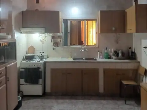 Casa el frente de 2 dormitorios en venta