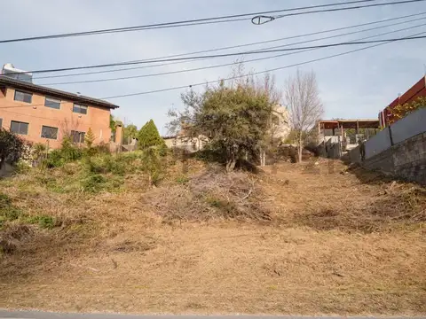 EXCELENTE LOTE DE 672 m² EN VILLA DEL LAGO – VILLA CARLOS PAZ