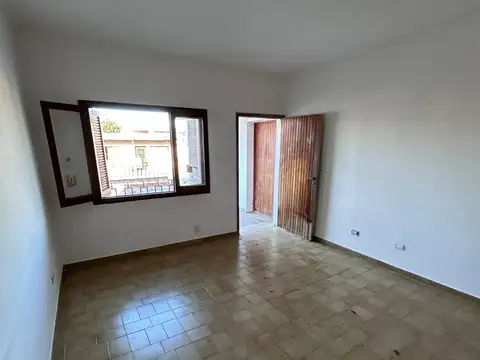 Casa 10 ambientes con 4 baños