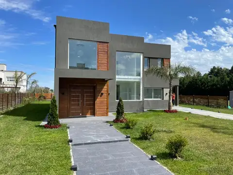 Casa - Venta - Argentina, Ezeiza - SARGENTO CABRAL 5600