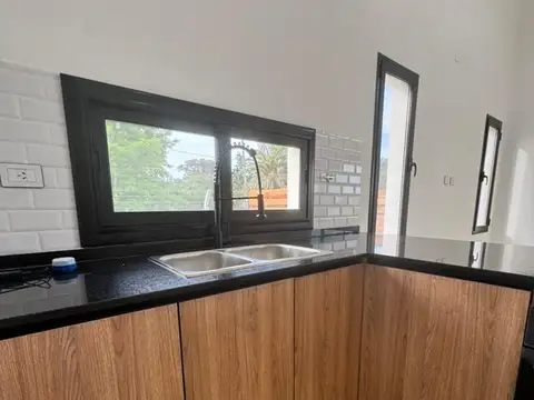 Casa 5 ambientes con 2 baños