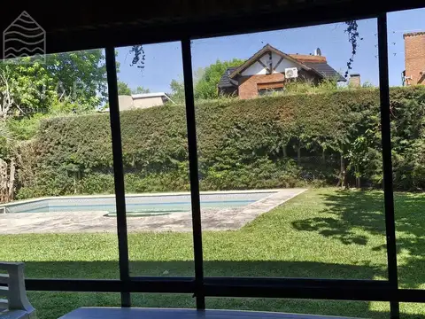 Casa 4 ambientes con 2 baños